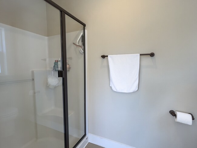 Building Photo - Exceptional 4 Bed + 2.5 Bath House ~  Beth...