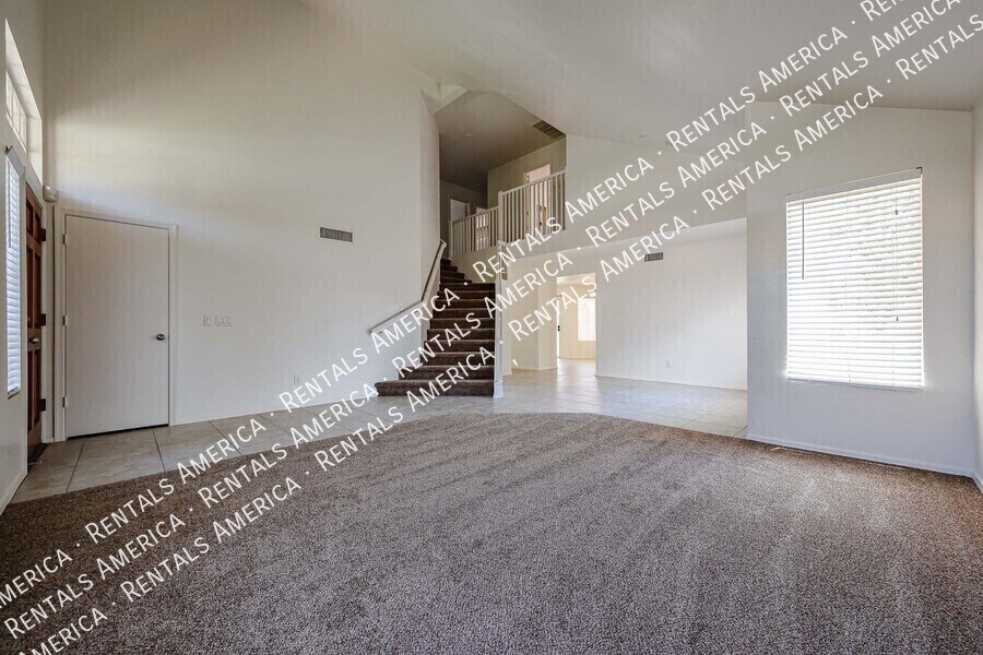 Building Photo - 2361 W Myrtle Dr
