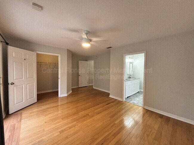 Building Photo - 1625 Park Lake St