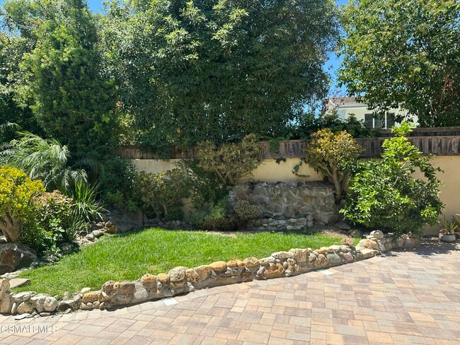 Building Photo - 1165 Triunfo Canyon Rd