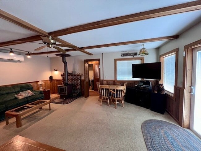 Building Photo - Fully Furnished Short Term Rental Right on...