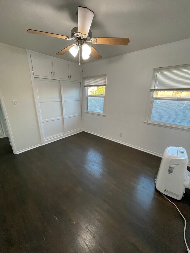 Bedroom - 6128 De Longpre Ave