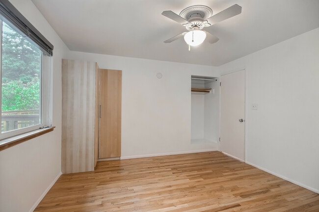 Building Photo - 4020 156th Ave SE