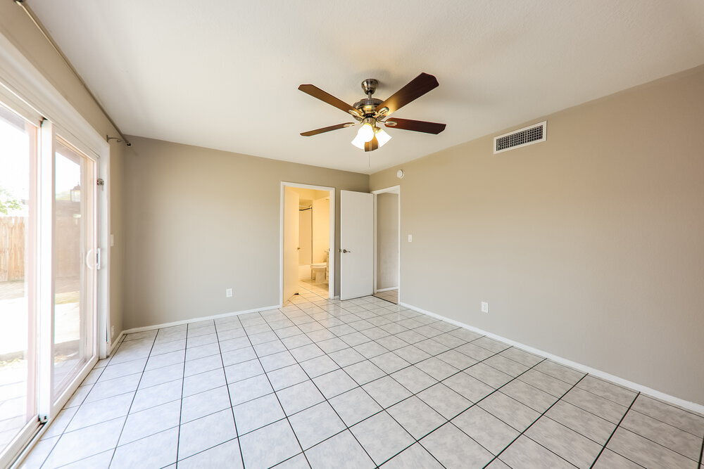 Building Photo - 9632 W El Caminito Dr