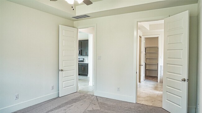 Building Photo - 7102 Grassland Vis Ln