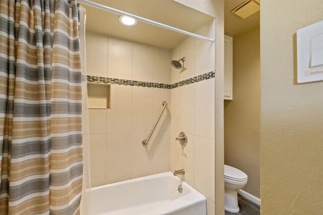 Building Photo - 6530 Copper Creek Dr