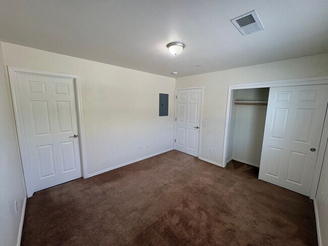 Building Photo - 2111 Bella Oaks Dr