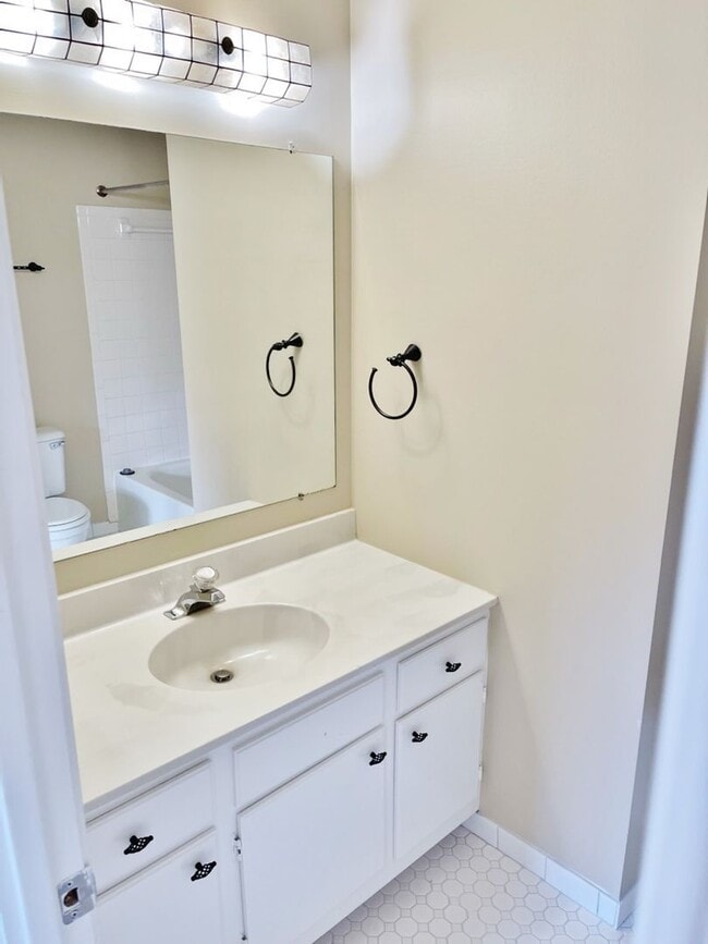 Building Photo - Updated, all brick 3 level townhouse pet friendly townhouse for rent!