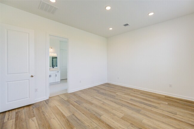 Building Photo - 25326 Loch Doon Dr