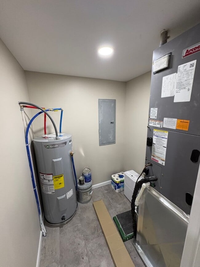 Building Photo - 844 Bales Rd