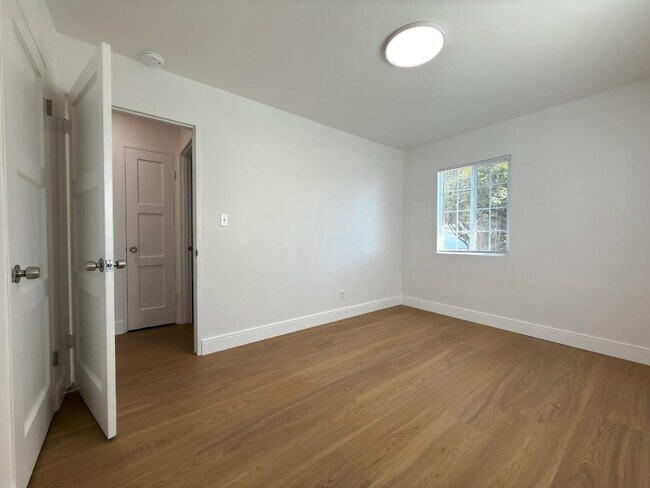 Building Photo - 15935 Paseo Largavista