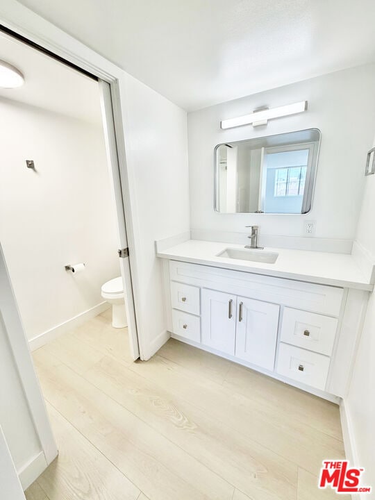 Building Photo - 468 S Roxbury Dr