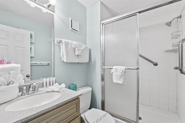 Building Photo - 8743 Thomas Dr