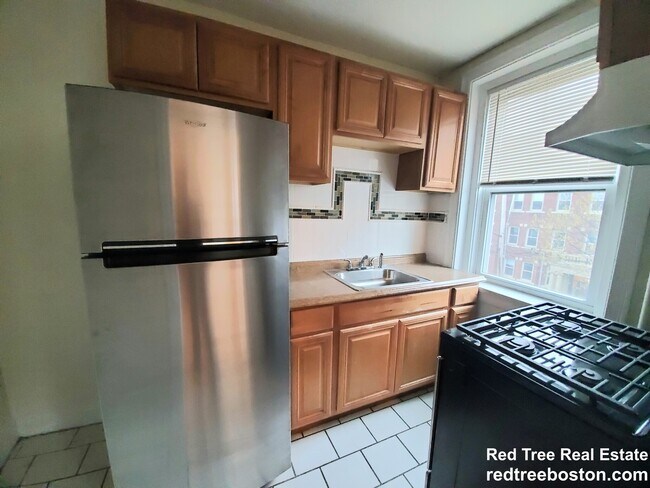 Building Photo - 248 Kelton St