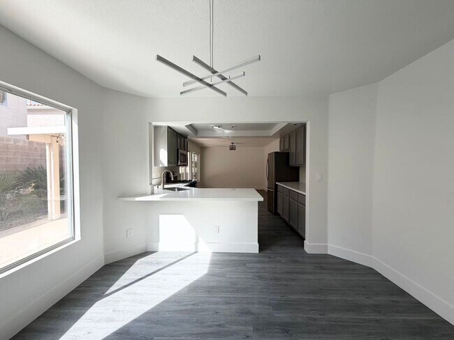 Building Photo - Beautifully renovated and move-in ready home located in the heart of Green Valley