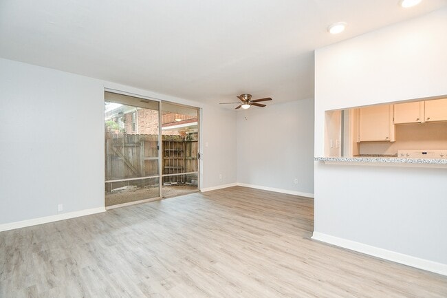 Building Photo - 2822 Briarhurst Dr