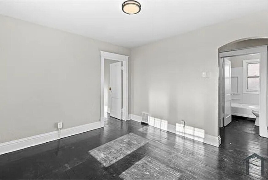 Building Photo - 5415 Hamilton Ave