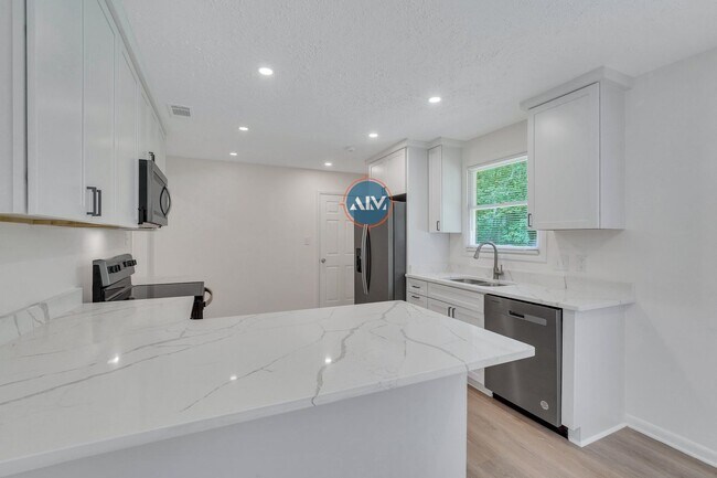 Building Photo - Rare opportunity minutes away from Savannah - 3-bedroom/2-bathroom home Move In Today!