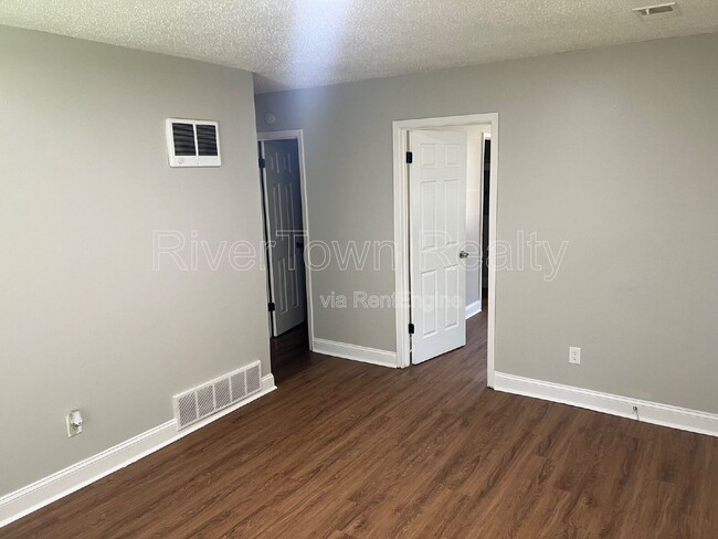 Building Photo - 1059 Eyers Rd
