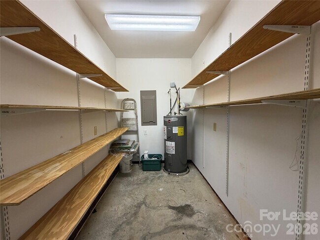 Building Photo - 236 Meadow Oaks Dr