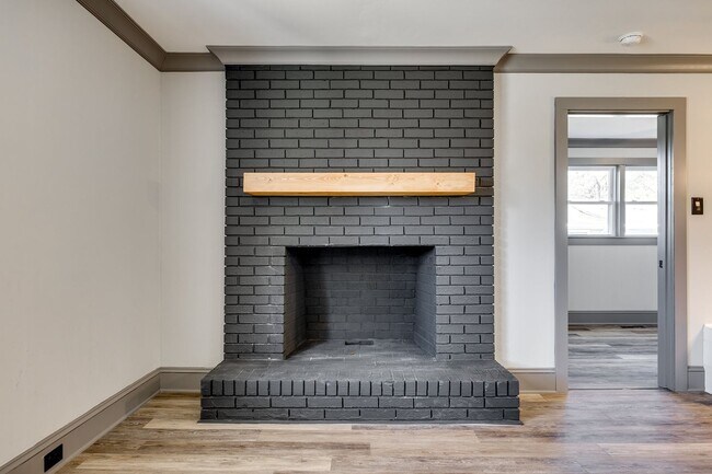 Building Photo - Newly Renovated Rock Hill Home Close to Downtown