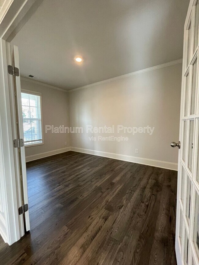 Building Photo - 1616 Chancery Ln