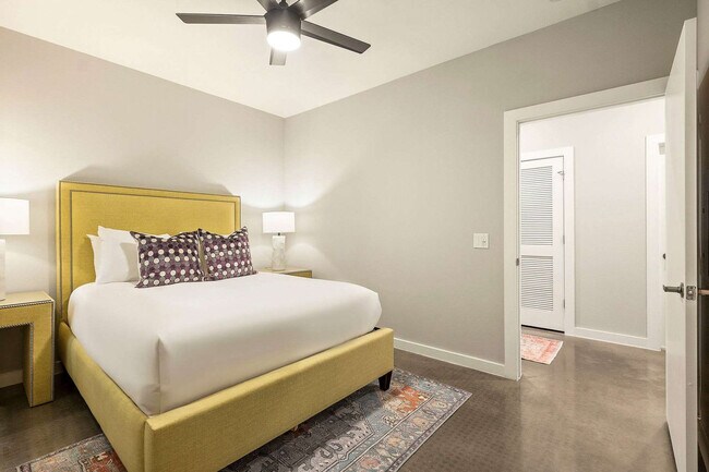 Building Photo - 2505 Thornton Rd