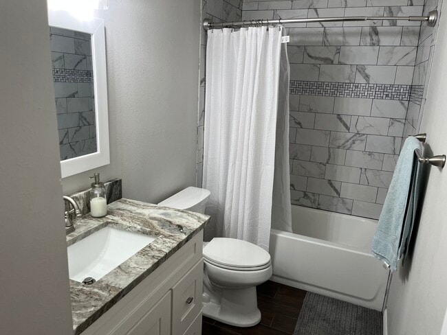 Building Photo - 2224 Magnolia Ave