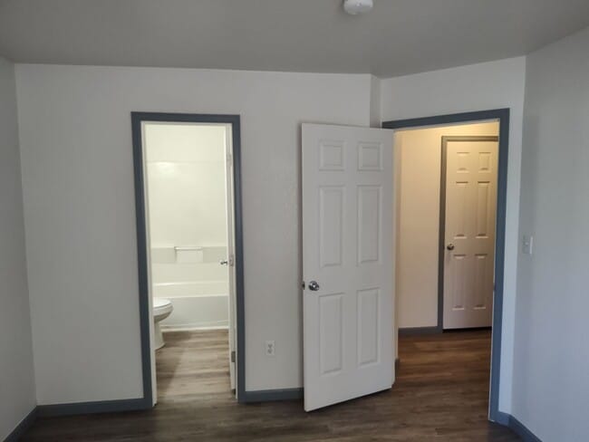Building Photo - ALL PROSPECTIVE TENANTS MUST SUBMIT A $58 NON-REFUNDABLE APPLICATION FEE PER APPLICANT ONLINE AND...