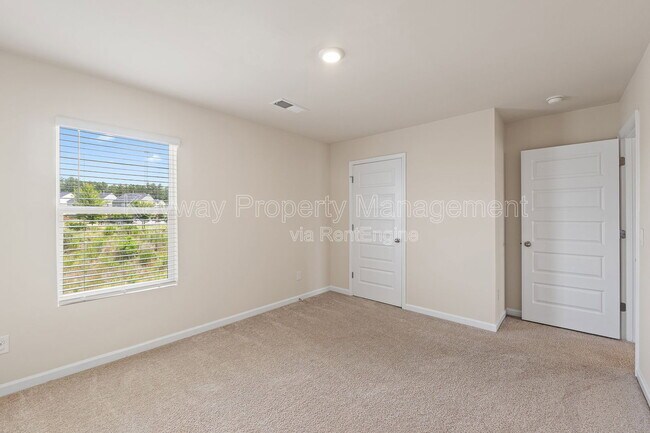 Building Photo - 3262 Carmine Ave