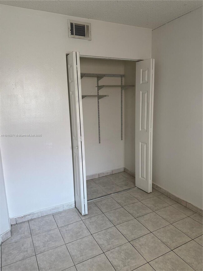 Building Photo - 5300 W 21st Ct