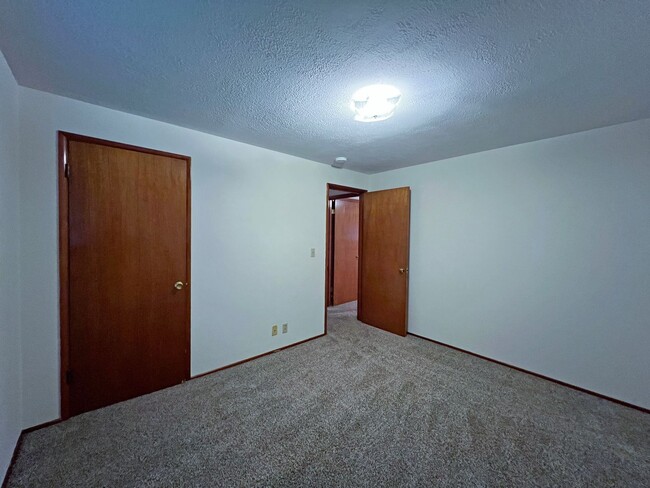 Building Photo - Adorable Three Bedrooom in Edgewood