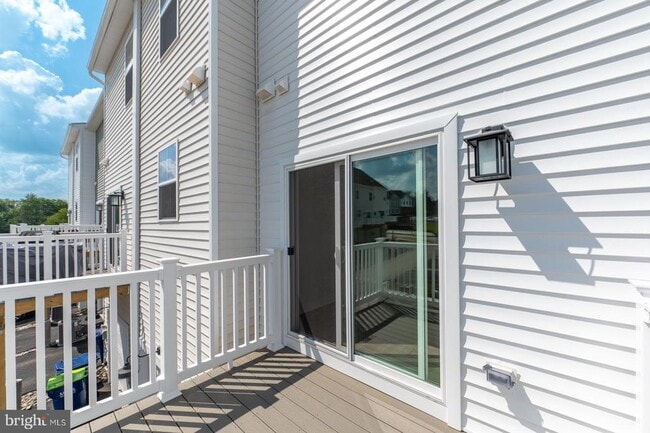 Building Photo - 715 Platinum Dr