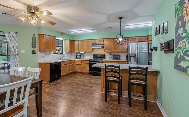 Building Photo - 3812 Brockhampton Dr