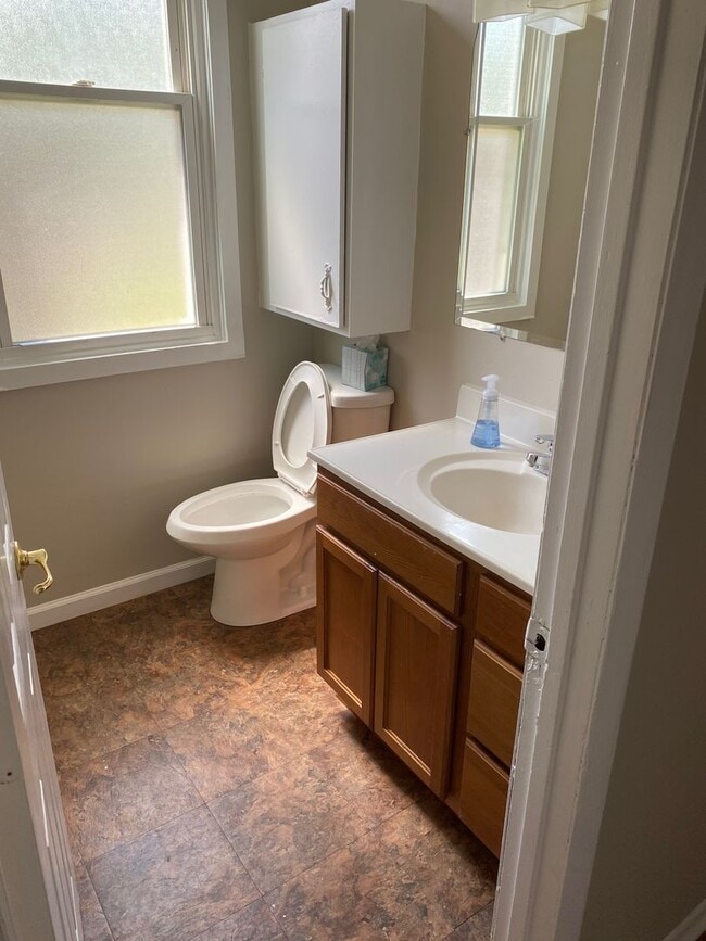 Building Photo - 2 Bedroom in House in South County - Lemay