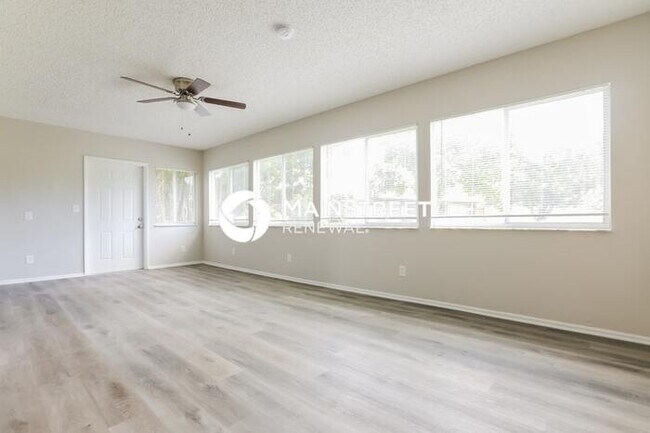 Building Photo - 3 Bedroom Pet-Friendly Home in VENICE, FL with Main Street Renewal
