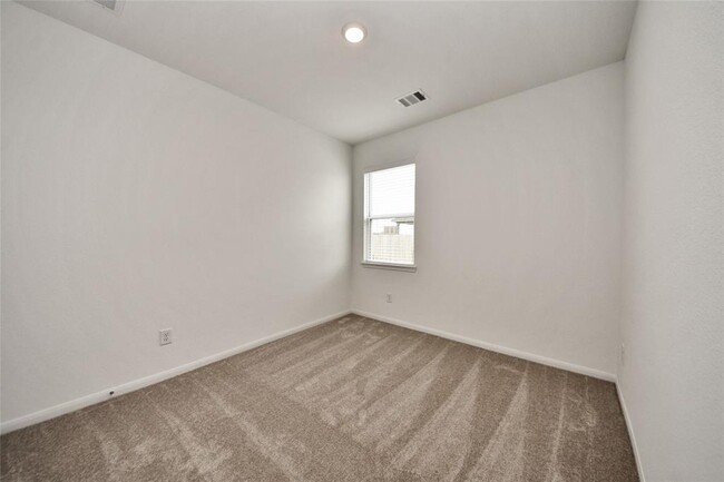 Building Photo - 18010 Whitetail Run Ln
