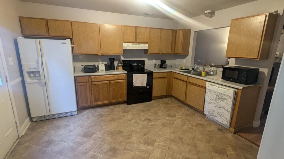 Kitchen - 2013 Brandymill Ln