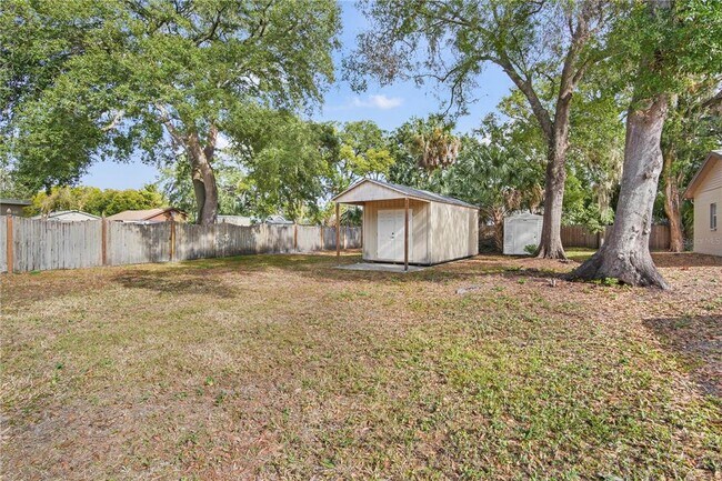 Building Photo - 6013 N Otis Ave