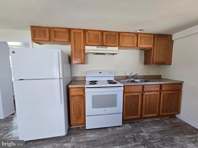 Building Photo - 76 Chestnut St