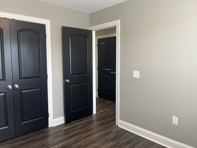 Building Photo - 77 Emanuel Ct