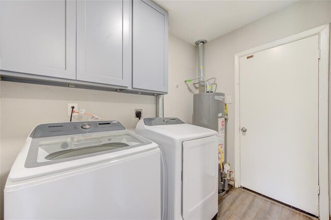Building Photo - 6026 Clarewood Dr