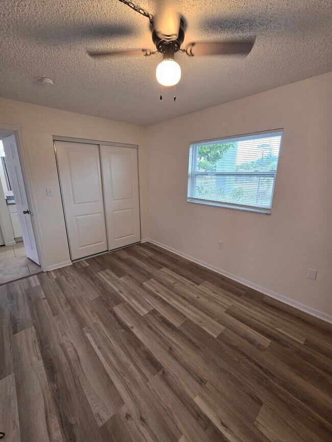 Building Photo - 2 BEDROOM, 1 BATH APARTMENT HOME - PINELLAS PARK