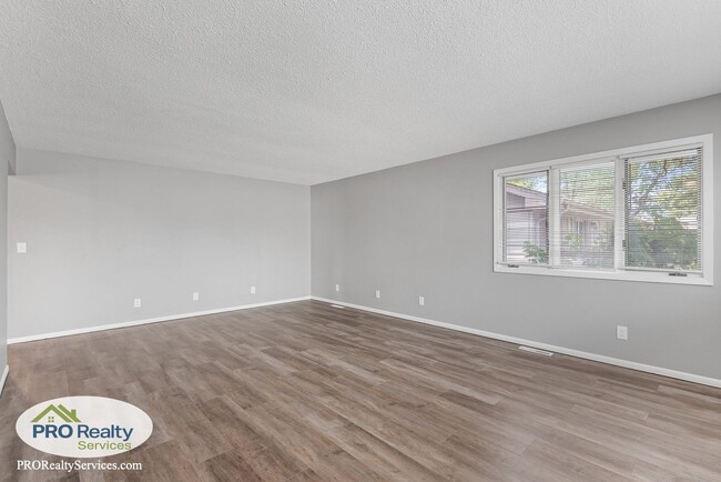 Building Photo - 5 Bedroom Home in Crystal