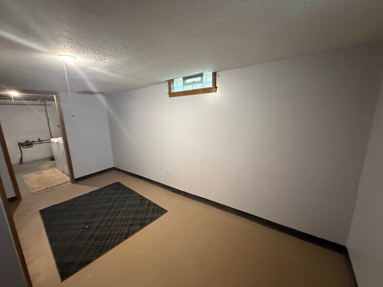 Building Photo - 4669 Pinehurst Dr