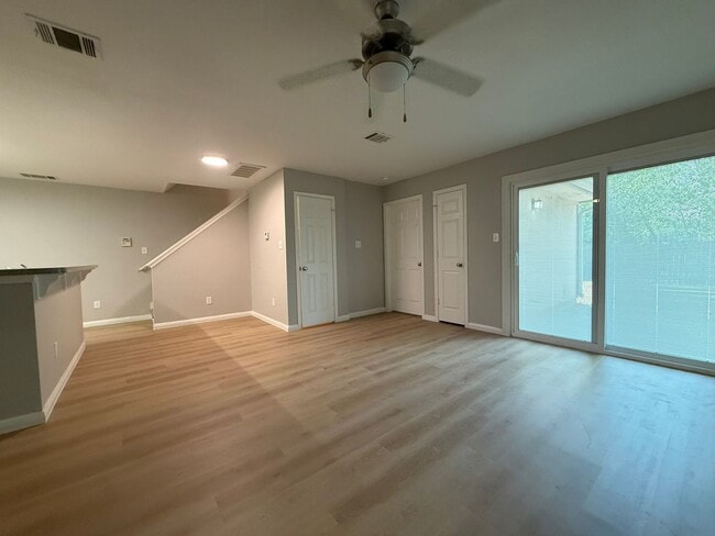 Building Photo - Ginder Properties2 (2906 Kestrel Dr)