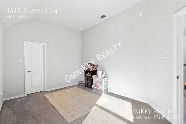 Building Photo - 1412 Summer Ln