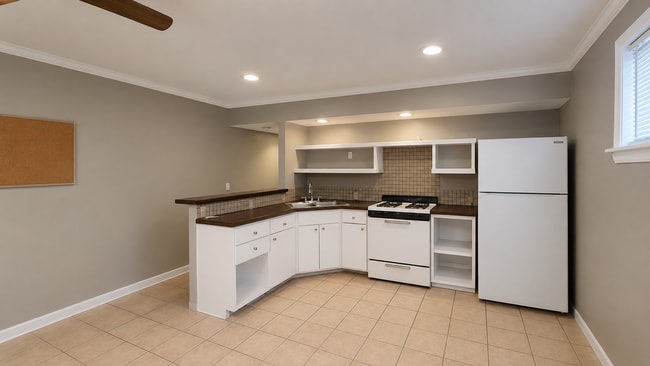 Building Photo - Studio Apartment