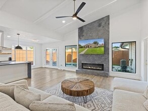 Building Photo - 3404 Newkirk Dr