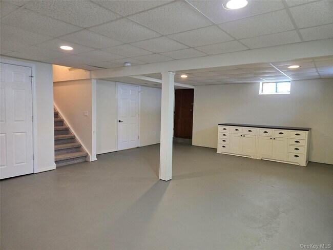 Building Photo - 2758 N Cedar Ave